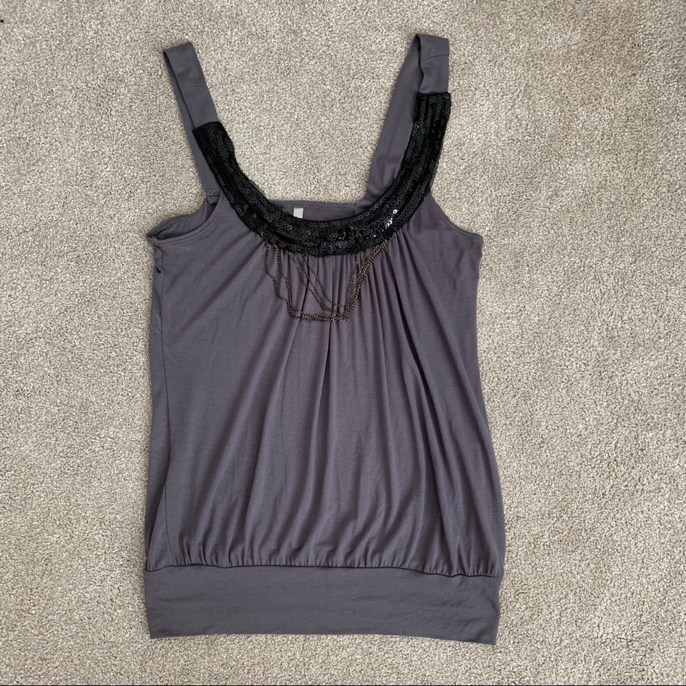 Yebbrey sleeveless bubble hem shirt